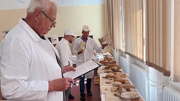 Pekai z cel republiky hodnotili tm stovku vzork chleba.