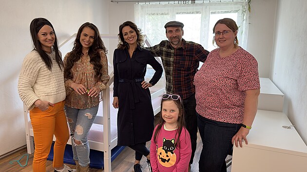 V pokoj��ku, kde z�stal jen n�bytek, u� se Radka s dcerkou hned c�tily l�pe.