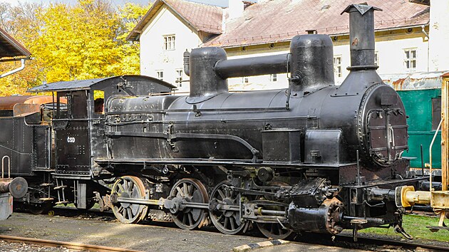 Parn lokomotiva 414.407 zvan Prachrna ek v Kimov na svoji obnovu.