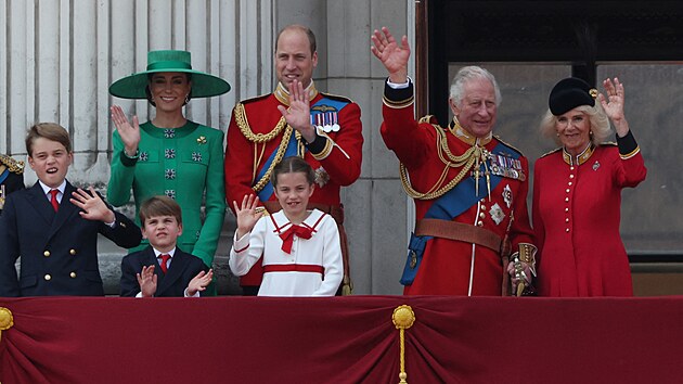 Krlovsk rodina na balkonu Buckinghamskho palce bhem oslav Trooping the Colour (Londn, 17. ervna 2023)