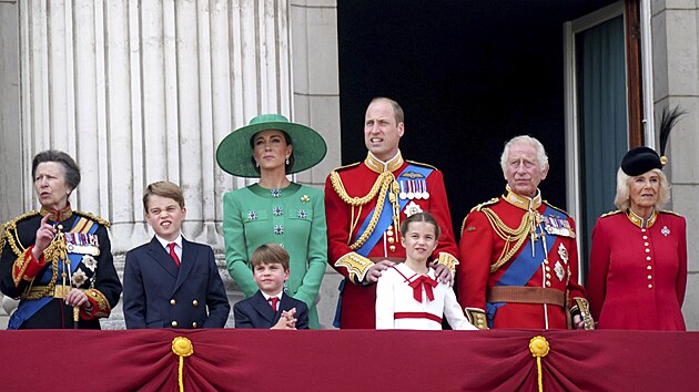 Princ George, princezna Kate, princ Louis, princezna Charlotte, princ William, krl Karel III. a krlovna Camilla na oslavch Trooping the Colour (Londn, 17. ervna 2023)