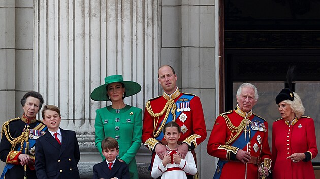 Princezna Anna, princ George, princezna Kate, princ Louis, princezna Charlotte, princ William, krl Karel III. a krlovna Camilla na oslavch Trooping the Colour (Londn, 17. ervna 2023)