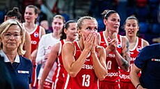eská basketbalistka Petra Holeínská po vítzném zápase s Itálií.