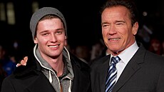 Herec Arnold Schwarzenegger se synem Patrickem. I zde nepadlo jablko daleko od...