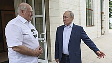 Bloruský prezident Alexandr Lukaenko a jeho ruský protjek Vladimir Putin v...