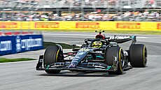 Lewis Hamilton z Mercedesu bhem druhého tréninku na Velkou cenu Kanady formule...