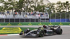 Pilot Mercedesu Lewis Hamilton bhem druhého tréninku na Velkou cenu Kanady.