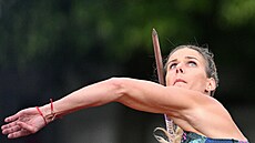 O�t�pa�ka Nikola Ogrdoníková na mítinku Kladno hází.