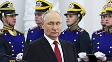 Ruský prezident Vladimir Putin se úastní slavnostního pedávání státních...