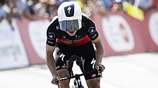 Belgický cyklista Remco Evenepoel na trati závrené asovky Kolem výcarska.