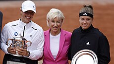 Finalistky Roland Garros Iga wiateková (vlevo) a Karolína Muchová se svými...