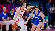 Eli�ka Hamzová se sna�í p�ejít p�es Gili Eisnerovou z Izraele.