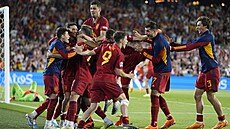 �pan�l�tí fotbalisté se radují z vít�zství ve finále Ligy národ�.