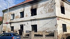 Při požáru bytové jednotky v Praze Dubči zemřeli dva lidé. (14. června 2023)