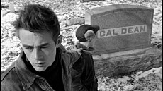 James Dean u hrobu svého praddeka v Indian (1955)