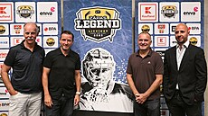 Hokejový trenér Slavomír Lener, bývalý fotbalista Vladimír �micer, bývalí...