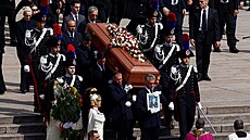 V milánské katedrále Narození Panny Marie skončil státní pohřeb italského...