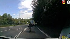 Opilý cyklista spadl z kola na pr�tahu Náchodem