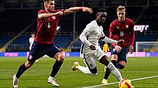 Anglický úto�ník Folarin Balogun v kvalifika�ním utkání o mistrovství Evropy do...