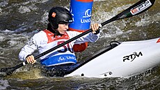 Amálie Hilgertová bhem enské kvalifikace kayakcrossu na Svtovém poháru v...