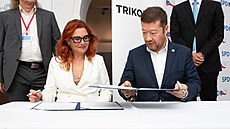 Pedseda SPD Tomio Okamura a éfka Trikolory Zuzana Majerová podepsali...