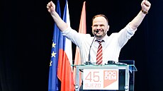 Sociální demokracie si jako předsedu opět zvolila Michala Šmardu.