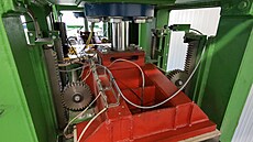 Komunální odpad pomocí nové technologie p�em��ují na stavební desky. Vznikla k...