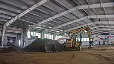 Práce na rekonstrukci zimního stadionu ve velkomezi�í�ské ulici Vrchovecká...