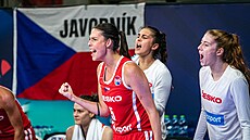 �eská lavi�ka v �ele s Natálií Stoupalovou burcuje spoluhrá�ky v zápase s...