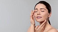 Eliminujte kontakt poko�ky se v�ím ostatním, a� u� jde o ruce, mobil, brýle...