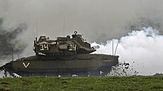 Tank Merkava 3 na vojenském cviení (3. záí 2013)