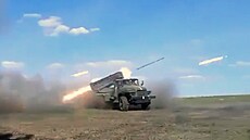 Ukrajinci zasypávají ruské pozice salvou raket Grad