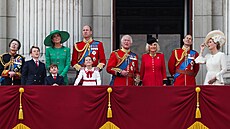 Princezna Anna, princ George, princezna Kate, princ Louis, princezna Charlotte,...