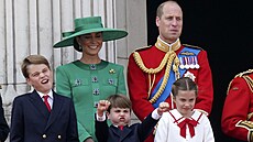 Princ George, princezna Kate, princ Louis, princezna Charlotte a princ William...
