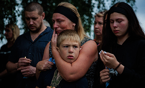 Kyjevská oblast. Poheb ukrajinského vojáka padlého v boji s Rusy (22. srpna...