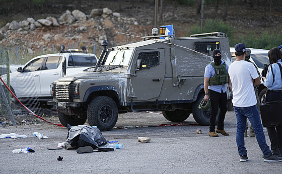 Následky útoku palestinských militant u osady Eli na okupovaném Západním behu...
