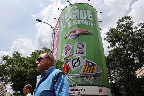 panlská krajn pravicová strana Vox musela v Madridu odstranit...