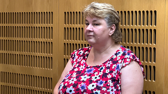 Ob�alovaná u�itelka Martina Bedná�ová u Obvodního soudu pro Prahu 6 (22. �ervna...