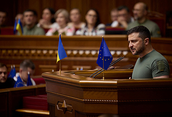 Ukrajinský prezident Volodymyr Zelenskyj během vystoupení v parlamentu  (28....