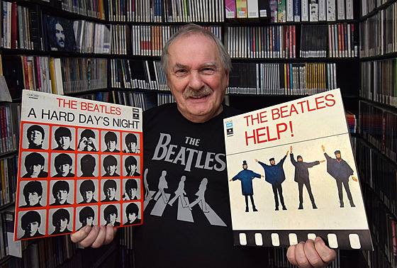 Sbratel desek Miroslav Haek s alby The Beatles