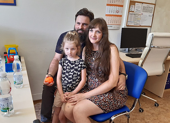 Rodina Tillova i s Verunkou, které léka�i odstranili cévní bouli z ramene.