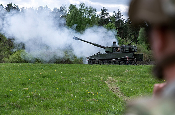 Samohybné houfnice M109 ve výcvikovém prostoru. Ukrajinské síly jich od Itálie...