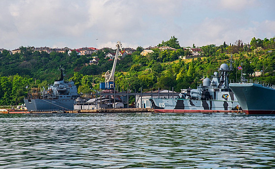 Lod ernomoské flotily v pístavu Sevastopol (30. ervence 2022)