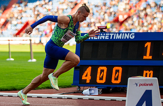 Pavel Maslák v bhu na 400 metr na Zlaté trete.