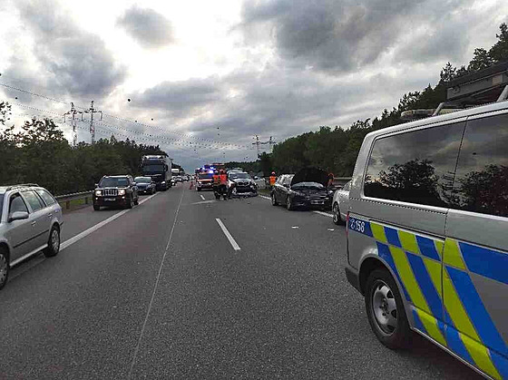 Nehoda sedmi aut se stala na 184 kilometru D1 ve smru na Brno