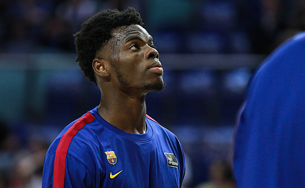 Mladý nigerijský basketbalista Barcelony čelil v Madridu rasistickým urážkám