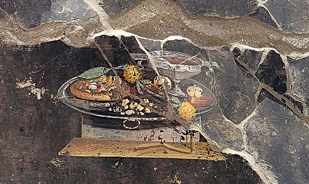 Předchůdce pizzy? Odhalená freska v Pompejích ji nápadně připomíná