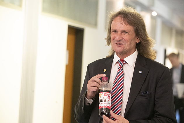 Odvoláš mě a jdu k soudu, Peťulo, tykal Ševčík rektorovi na jednání o svém konci