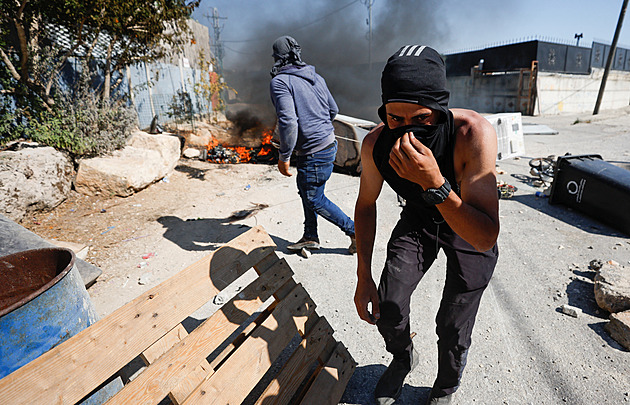 Osadníci si dělají, co chtějí. Západní břeh sžírá násilí kvůli půtkám ministrů