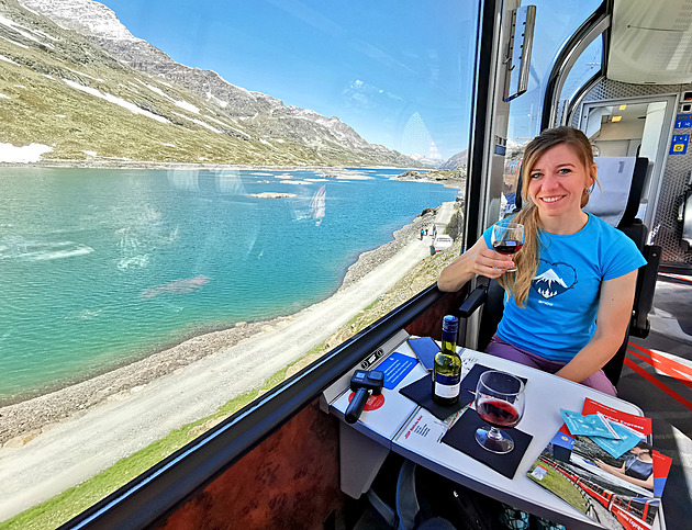 Jeďte vlakem až do hor. Letní výlet Bernina Expressem kolem ledovců a jezer